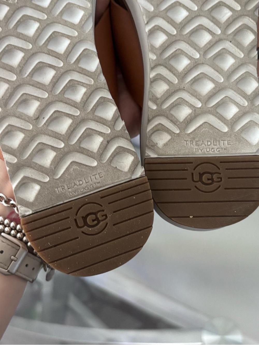 UGG Women’s Brown Slides Size 7 - Picture 3 of 5